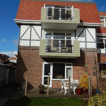 Gables Court Holiday Apartments 스와니지 외부 사진