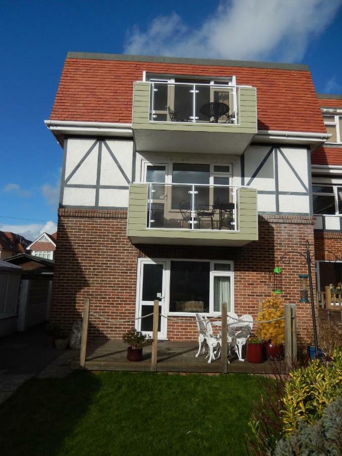 Gables Court Holiday Apartments 스와니지 외부 사진