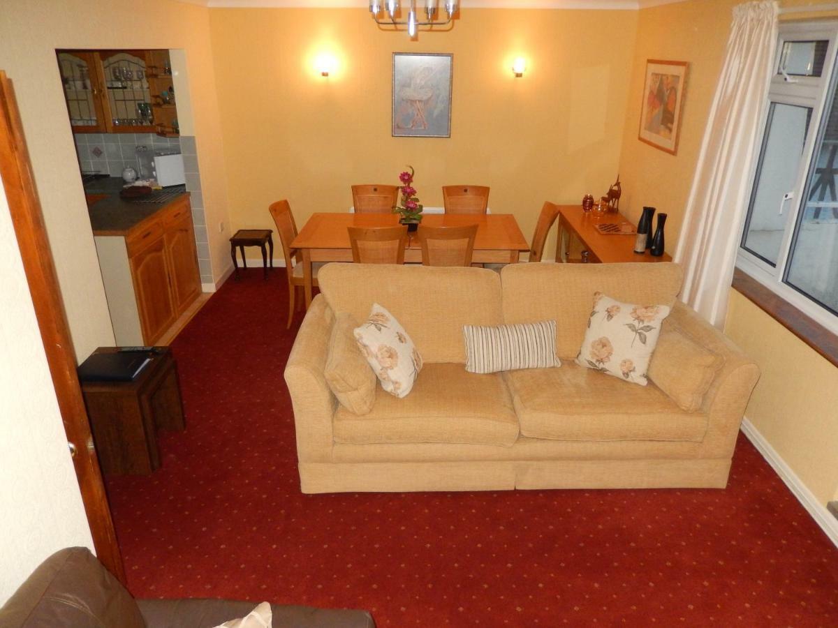 Gables Court Holiday Apartments 스와니지 외부 사진
