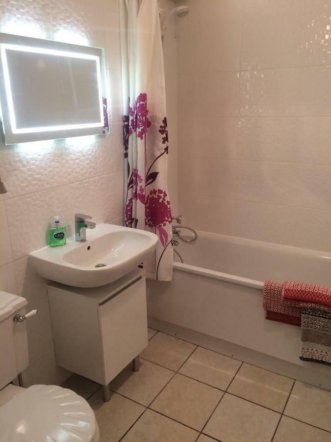 Gables Court Holiday Apartments 스와니지 외부 사진